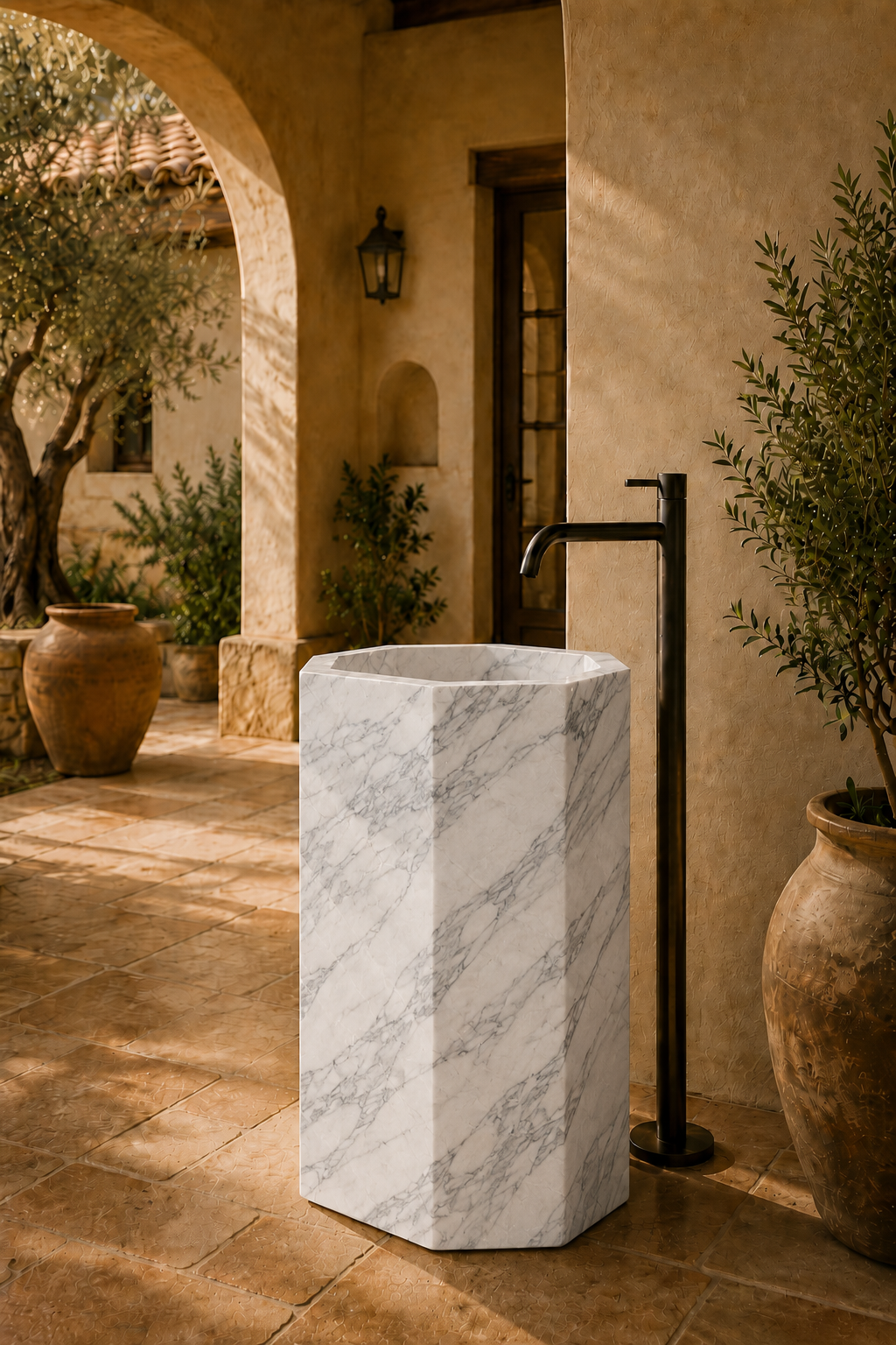 Arabescato Corchia freestanding pedestal 